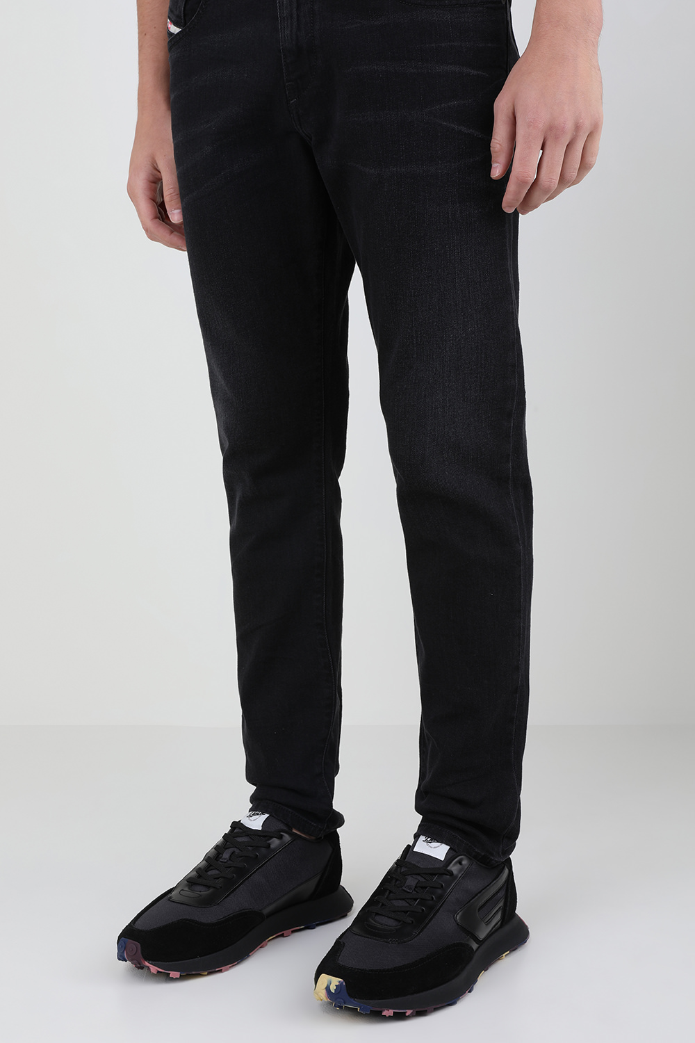 תמונת כל הלוק של נעלי ריצה שנות ה-70